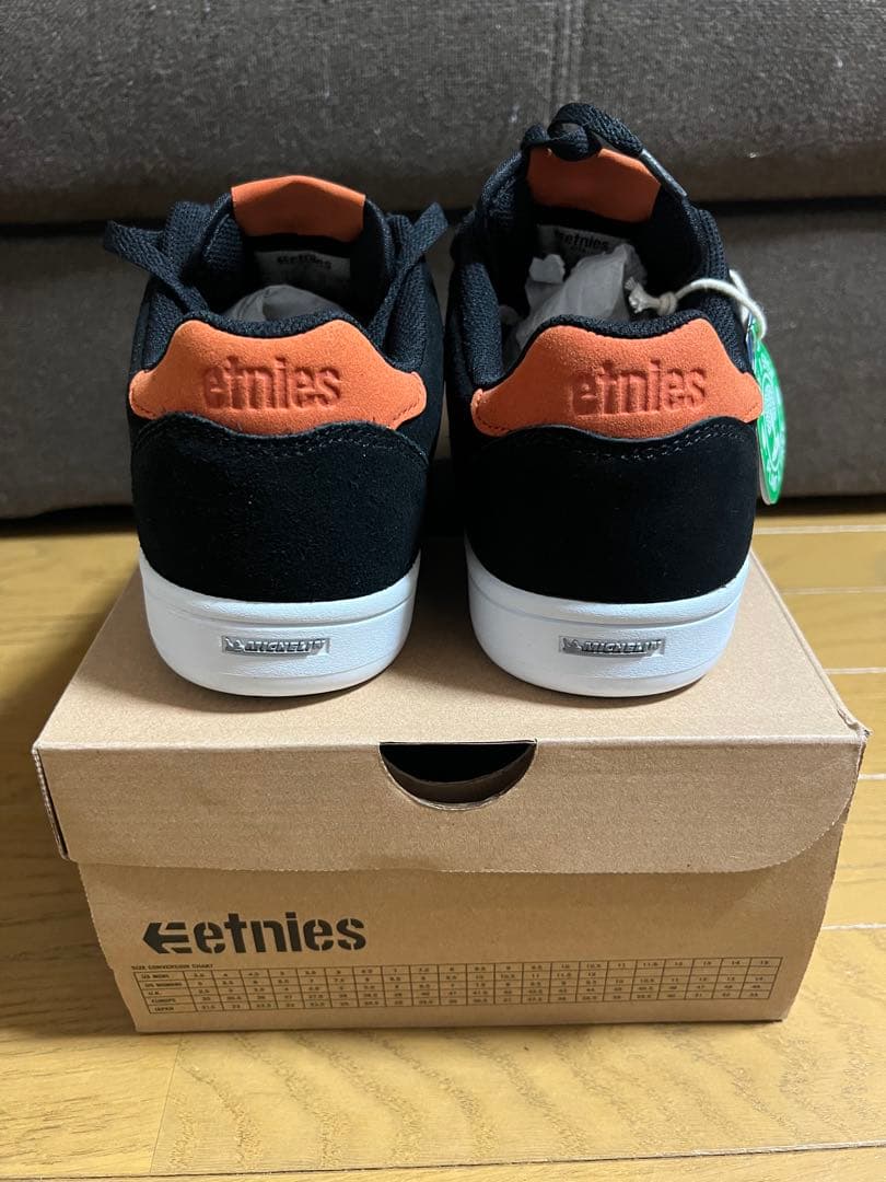 etnies スエードスニーカー 黒/オレンジ