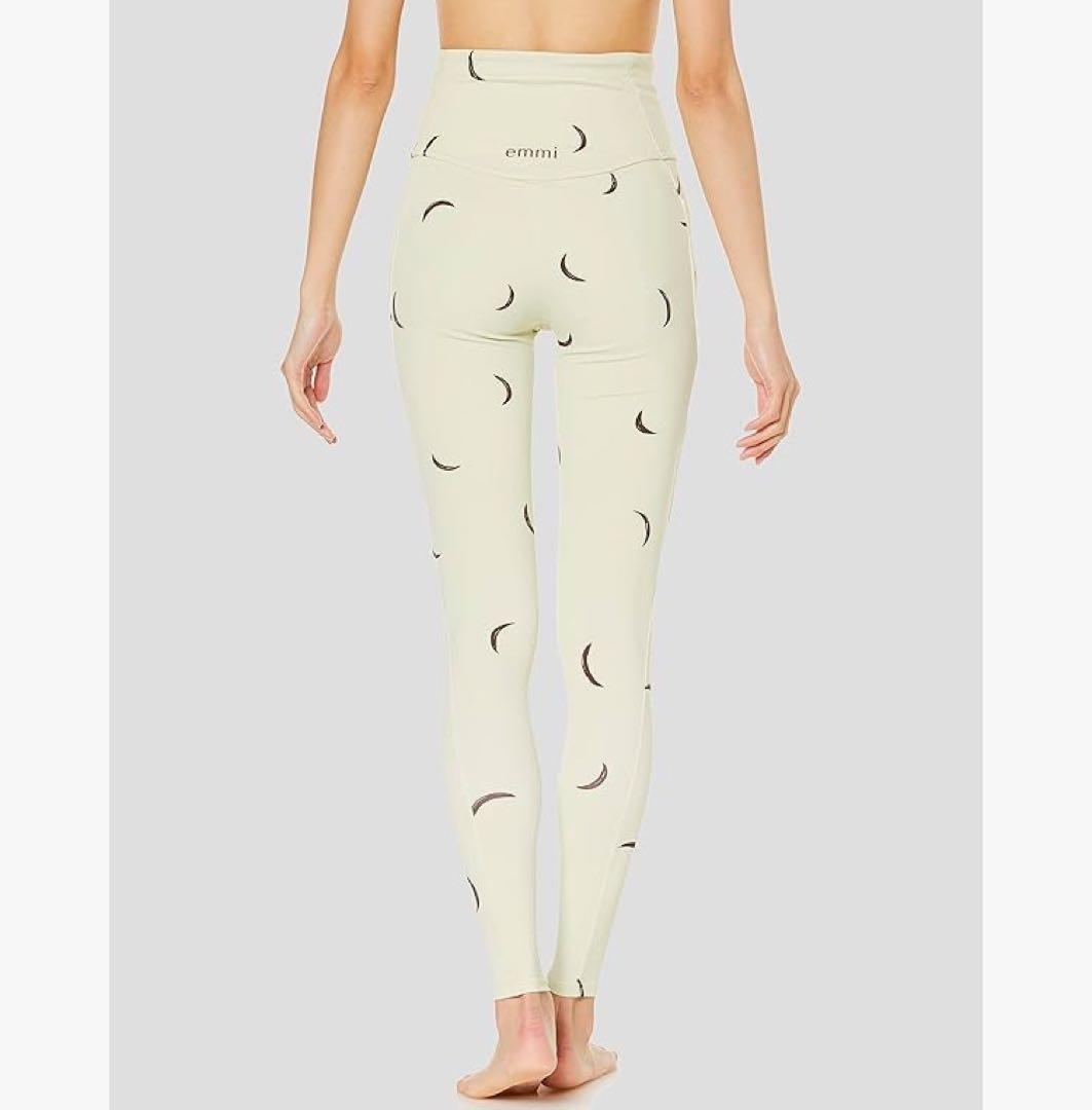 emmi yoga MOON柄レギンス
