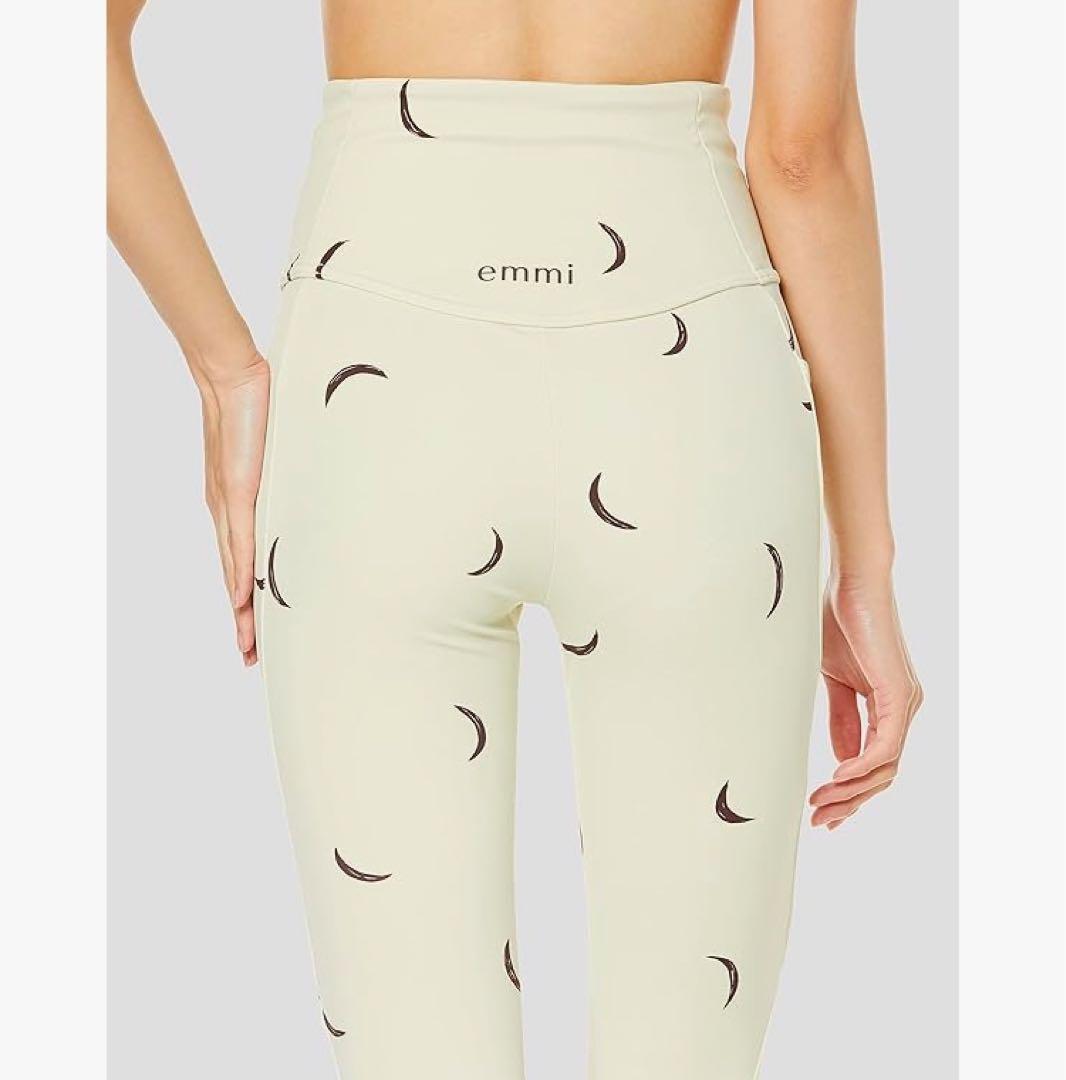 emmi yoga MOON柄レギンス