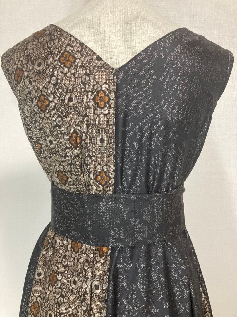 着物リメイク　割り込み絣大島紬ロングフレアワンピース（後ろVネック）着丈112㎝