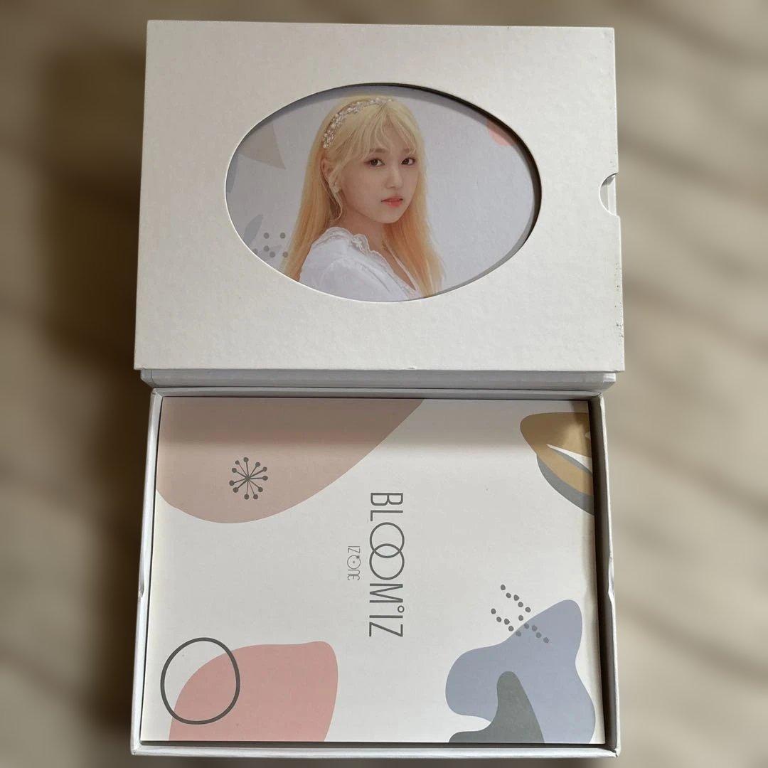 宮脇咲良 SAKURA 直筆サイン入り IZ*ONE/Bloom*Iz