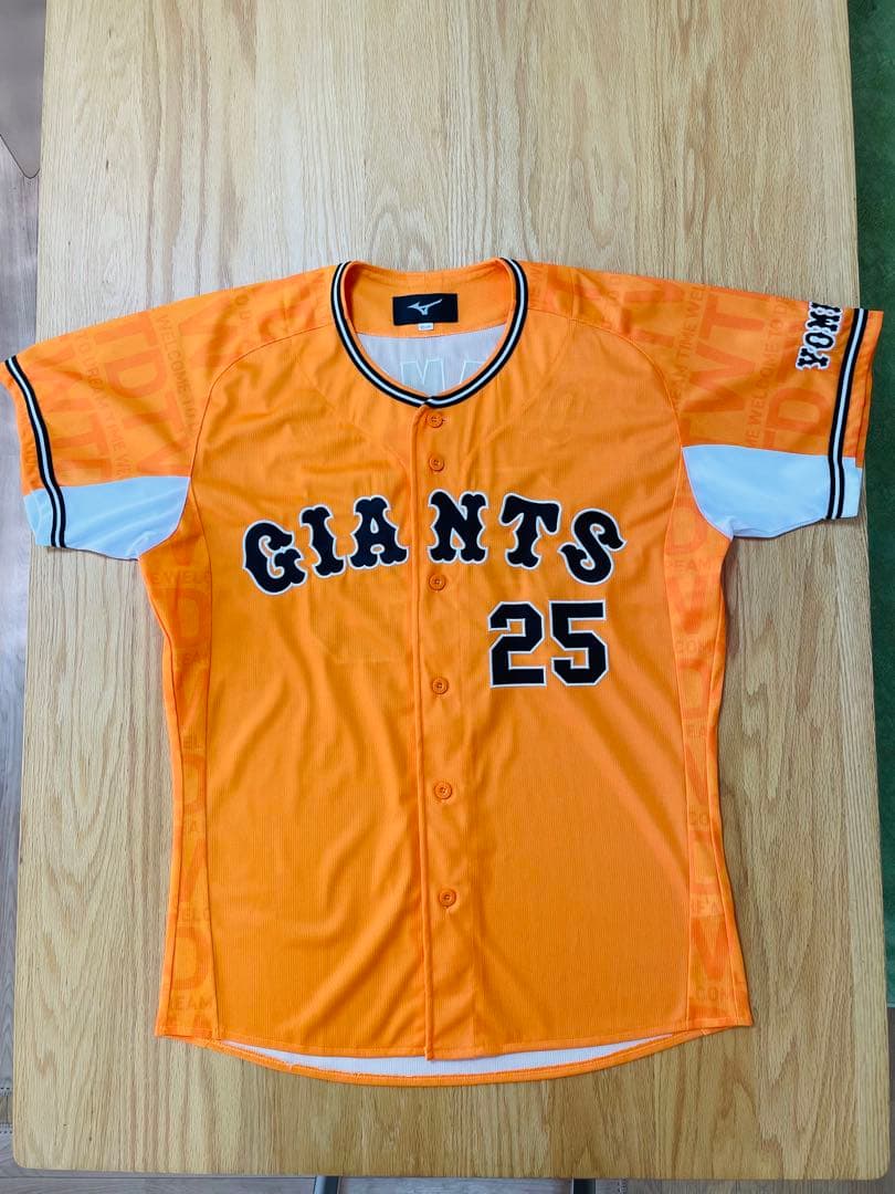 美品　読売ジャイアンツ 巨人 岡本和真 ミズノ ユニフォームXO