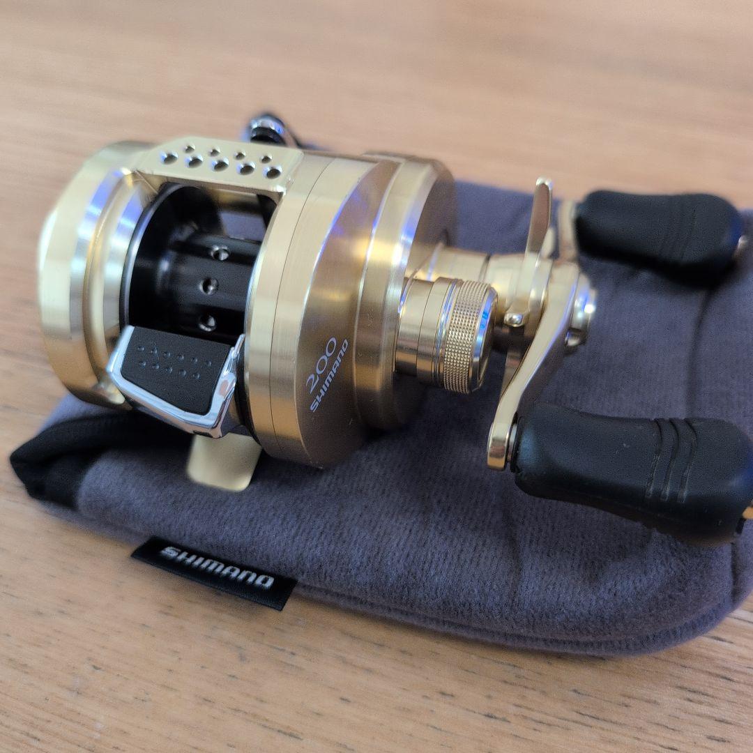 【美品】シマノ SHIMANO CALCUTTA CONQUEST 200
