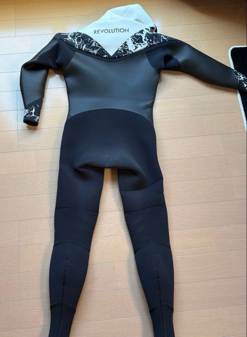 REVO ウェットスーツ