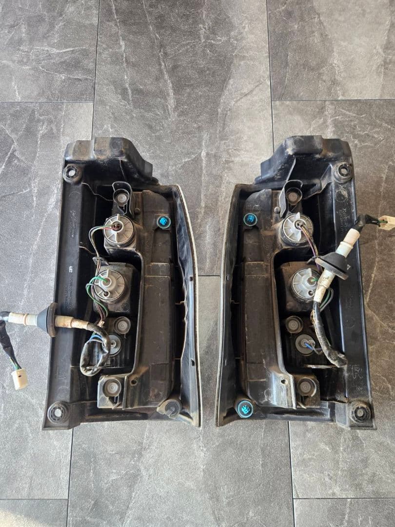 LA600S 　ダイハツ　タント　カスタム　テールランプ