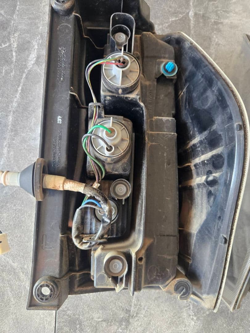 LA600S 　ダイハツ　タント　カスタム　テールランプ