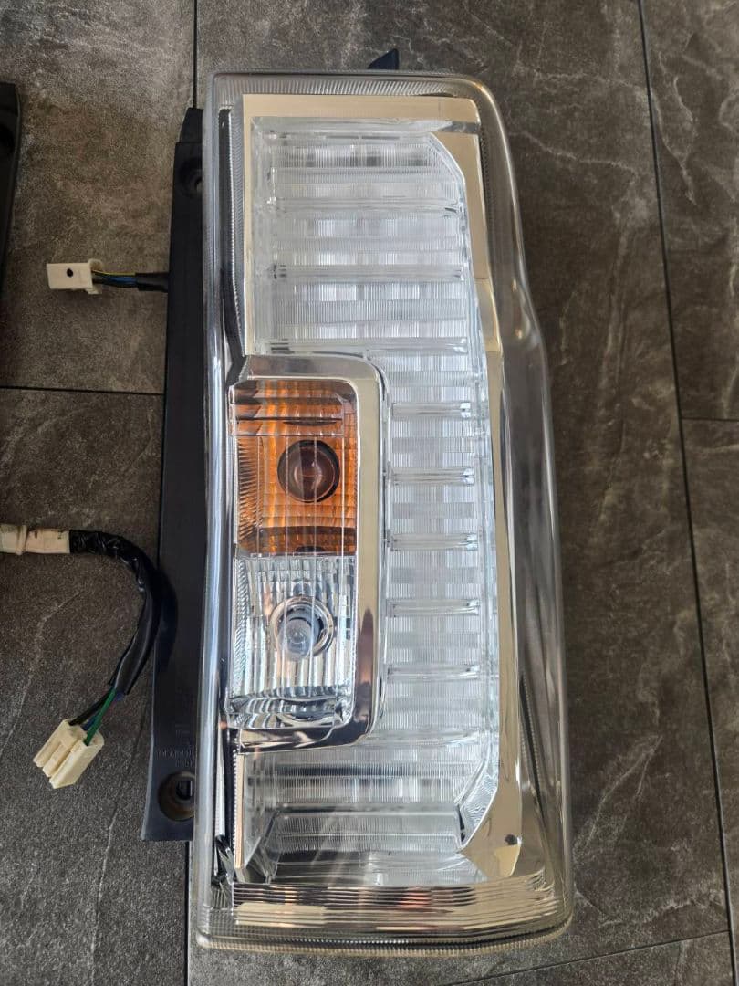 LA600S 　ダイハツ　タント　カスタム　テールランプ