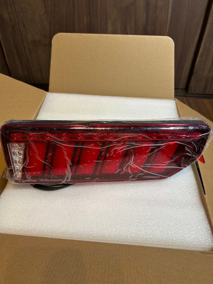未使用品Valenti LEDテール　ウルトラ　ジムニーJB64/74 レッド