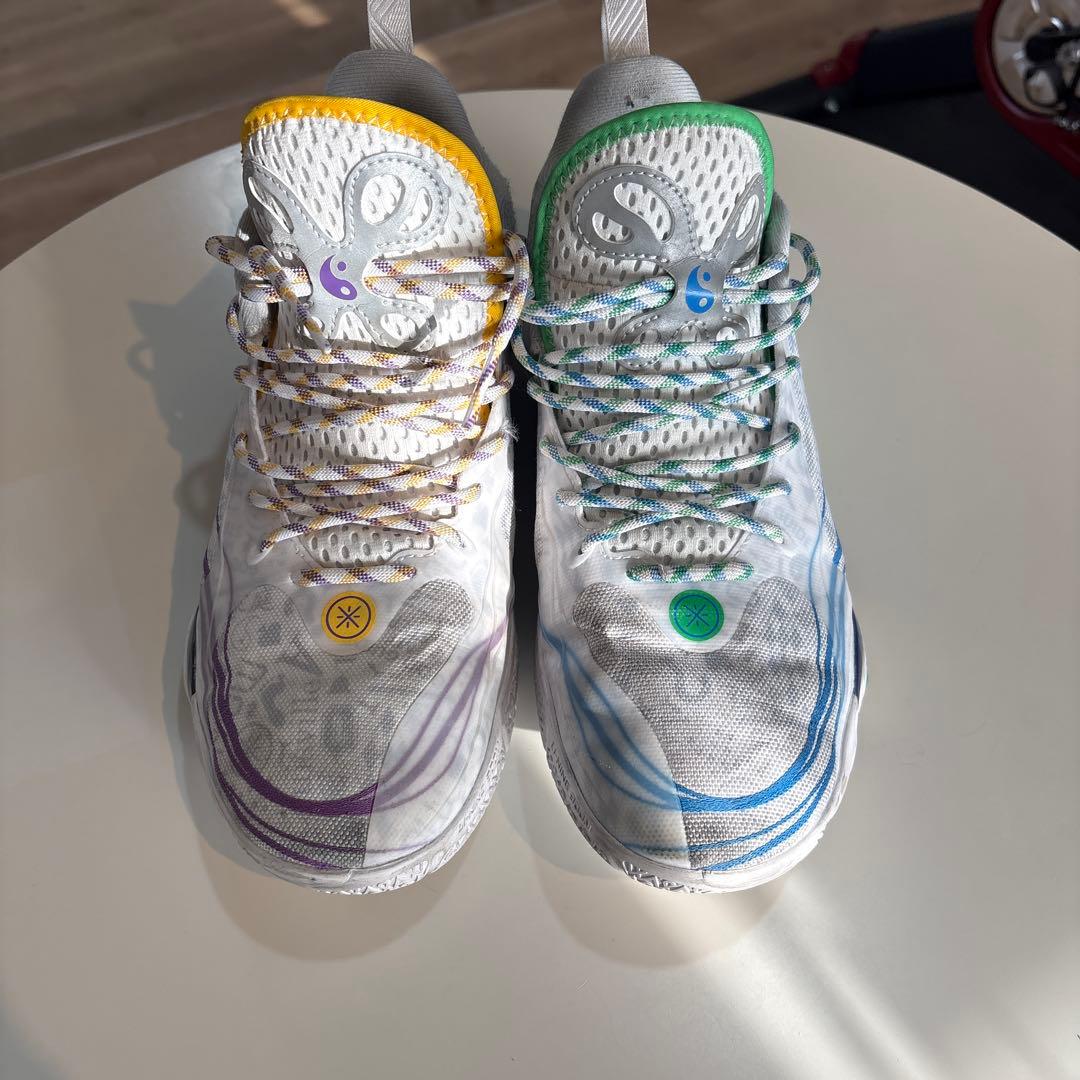 バスケットボールシューズ ホワイト/マルチカラー