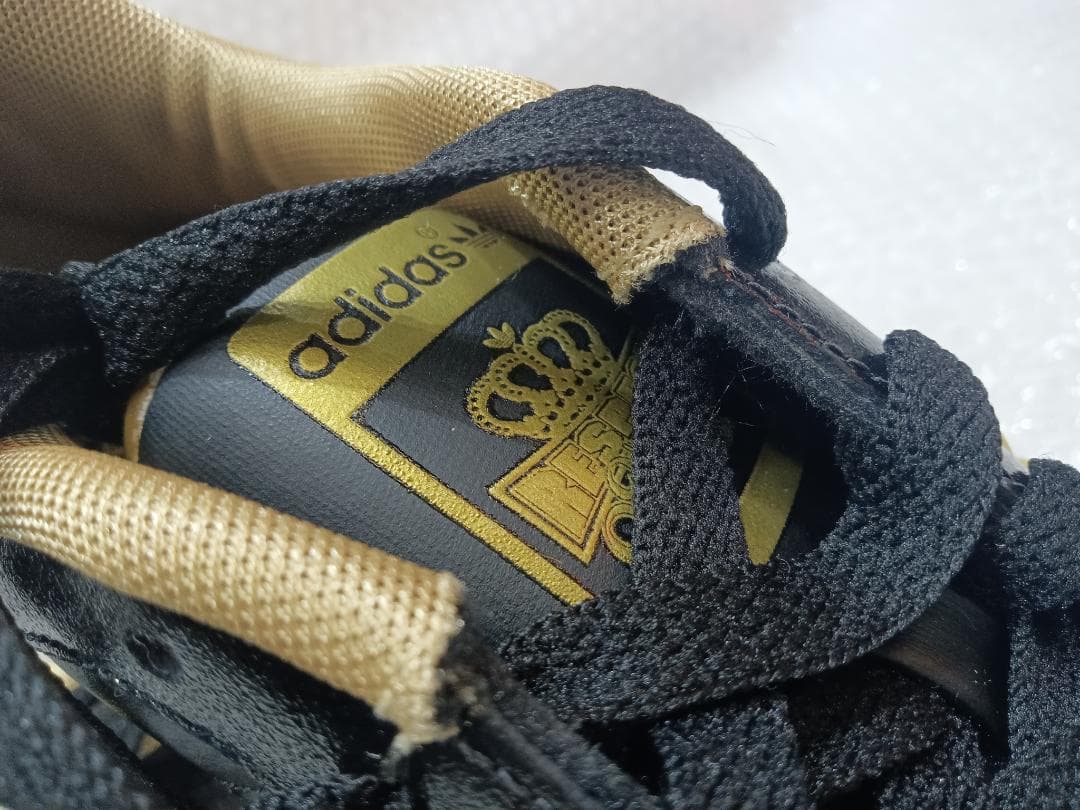 アディダズ adida ブラック ゴールド シューズ 黒 金 2121