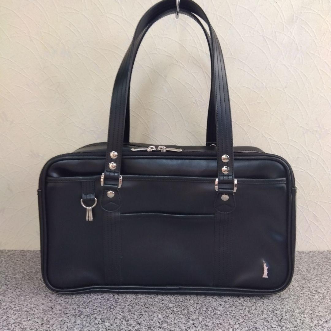 良品EAST BOYイースボーイ　黒ブラック✕ピンク刺繍スクールバッグ合成皮革