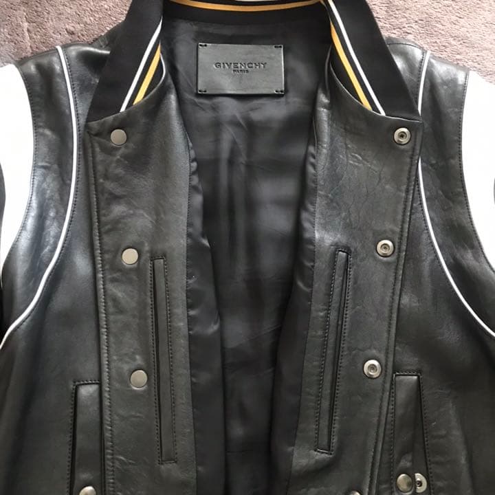 美品❗️レア❗️正規品 GIVENCHY（ジバンシー）4Gロゴ ラムレザーブルゾン