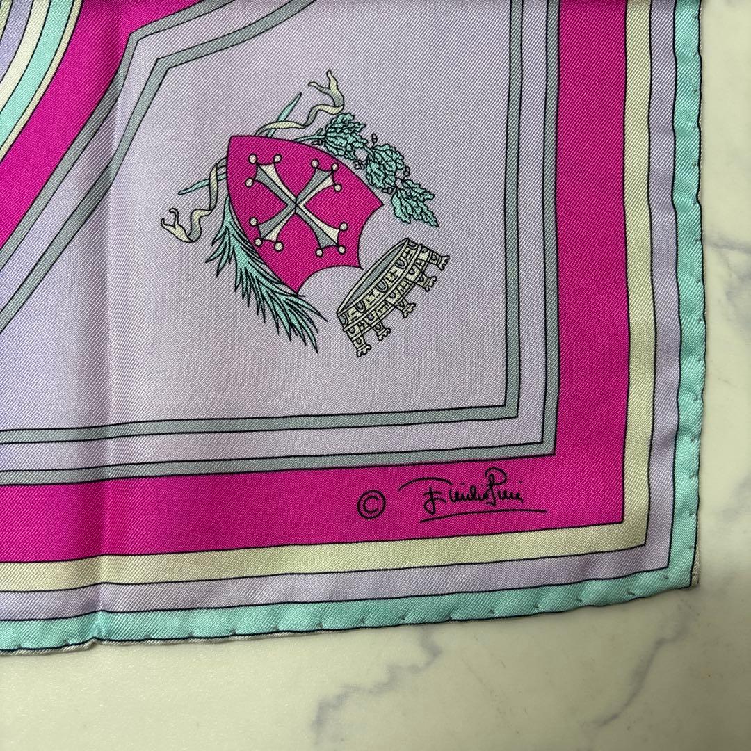 0805 エミリオプッチ　ミニスカーフ　建物　人物　ピンク　ブルー　汚れあり.