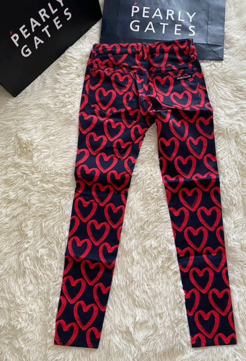 人気パーリーゲイツレディース 落書きハート柄プリントストレッチパンツ サイズ0
