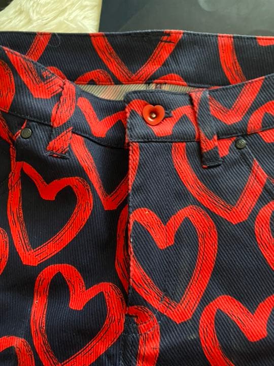 人気パーリーゲイツレディース 落書きハート柄プリントストレッチパンツ サイズ0