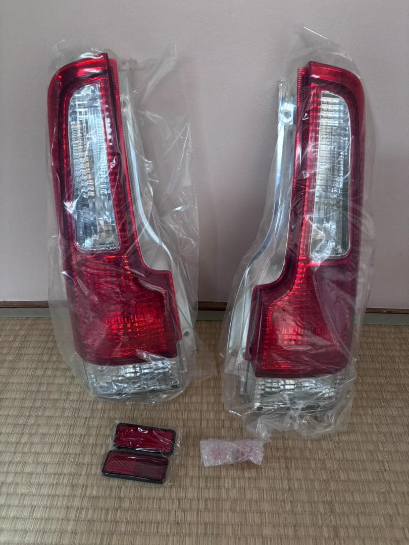 11.ホンダLIFE テールランプ JB前期(98/10〜01/5) 未使用