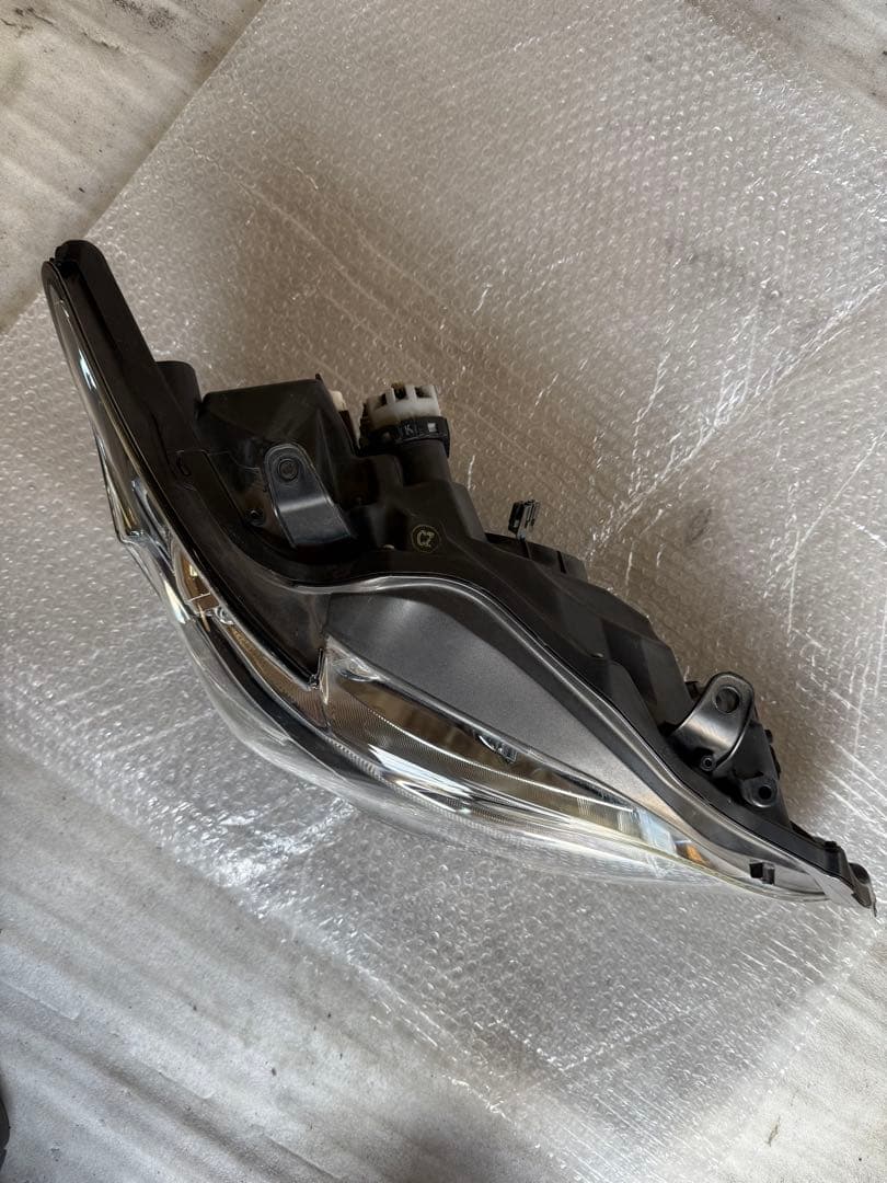 LEXUS レクサス　CT 200h ZWA10 中期　右側　ヘッドライト　中古