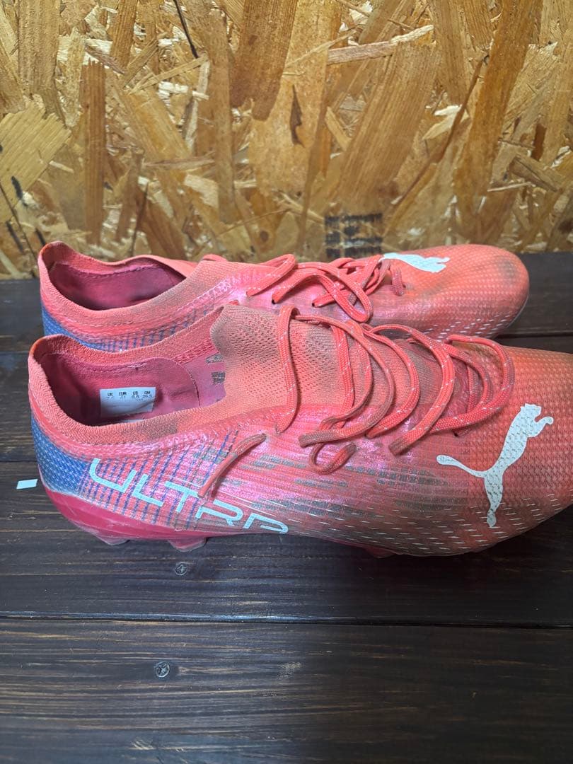 PUMA Ultra ピンク スパイクシューズ