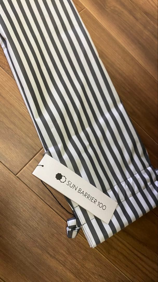 【サンバリア100】ストライプ柄フリル付き日傘