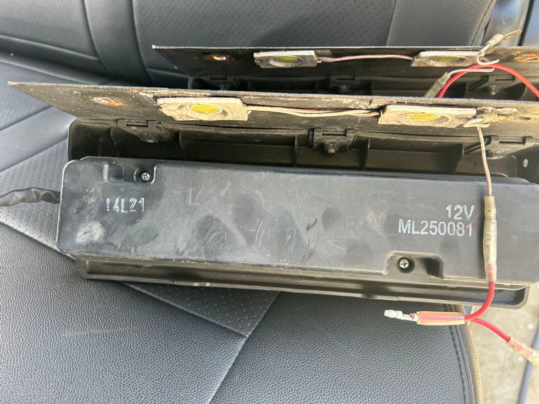 三菱キャンターテールランプ