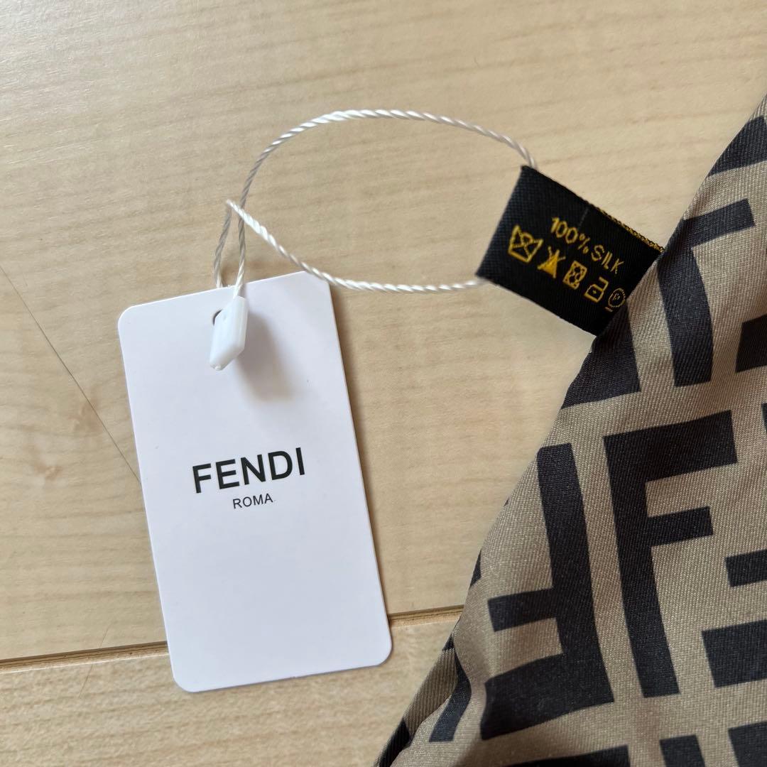FENDI Wrappy シルクスカーフ FFロゴ