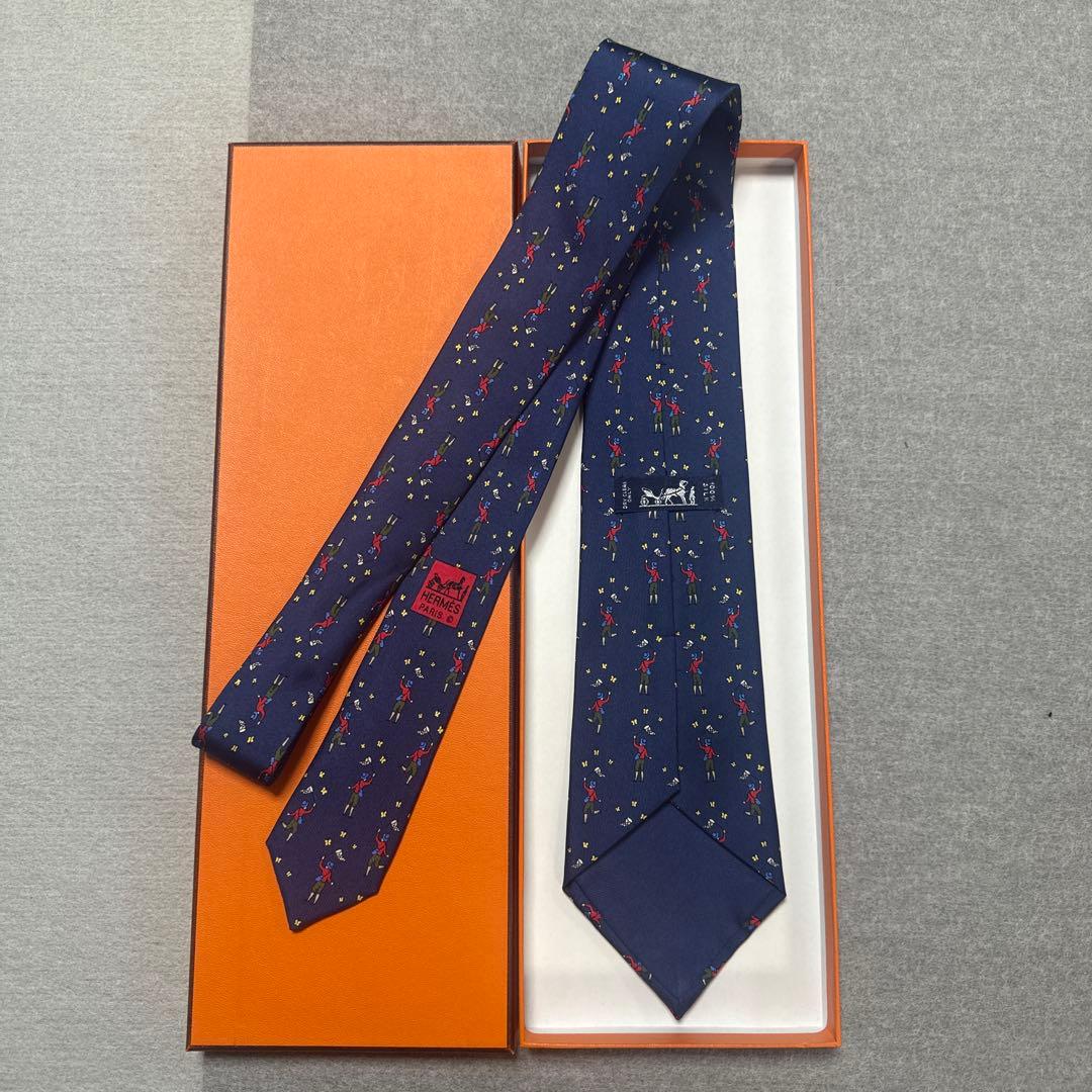 美品　エルメス　ネクタイ　紺　蝶柄