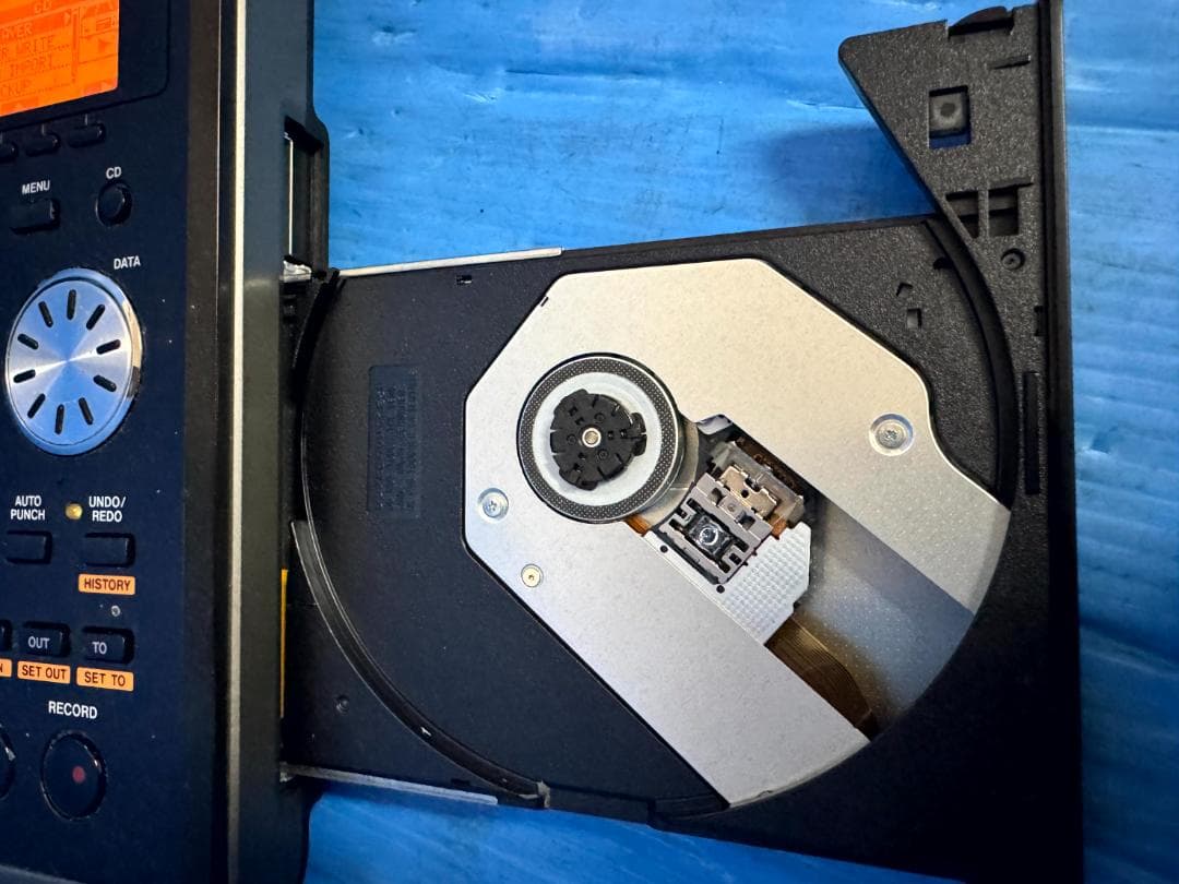 TASCAM 8トラック・デジタルマルチトラックレコーダー MTR DP-03