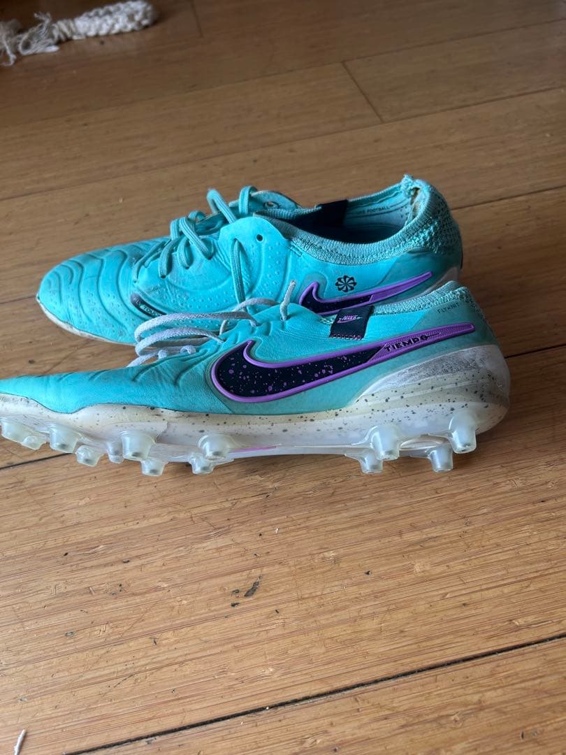 ナイキTIEMPOサッカースパイク