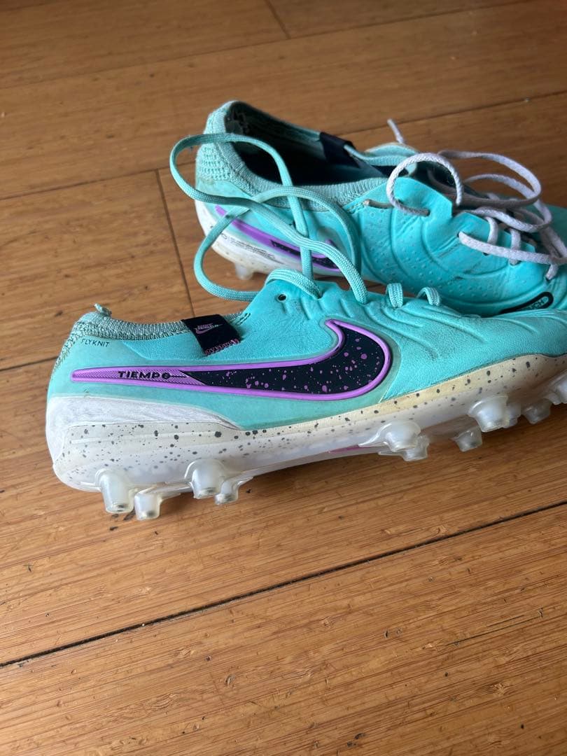 ナイキTIEMPOサッカースパイク