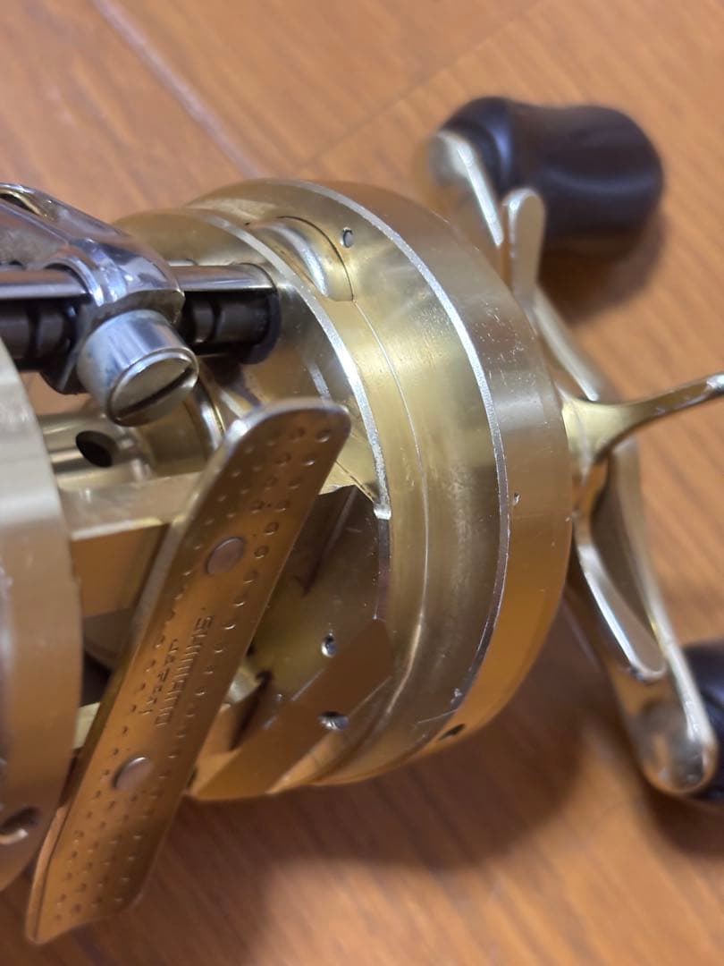 SHIMANO シマノ カルカッタコンクエスト201 左ハンドル