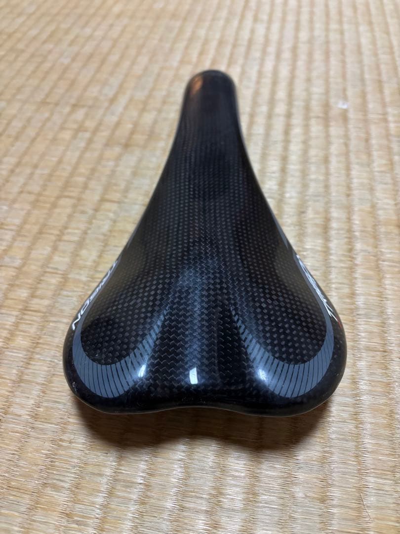 トライゴン カーボン サドル 黒 カーボンレール　重量95g