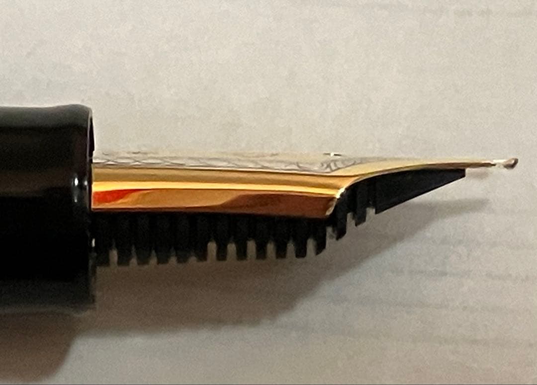 セーラー万年筆 プロフェッショナルギア 金　中字（M）21K 美品　調整済み