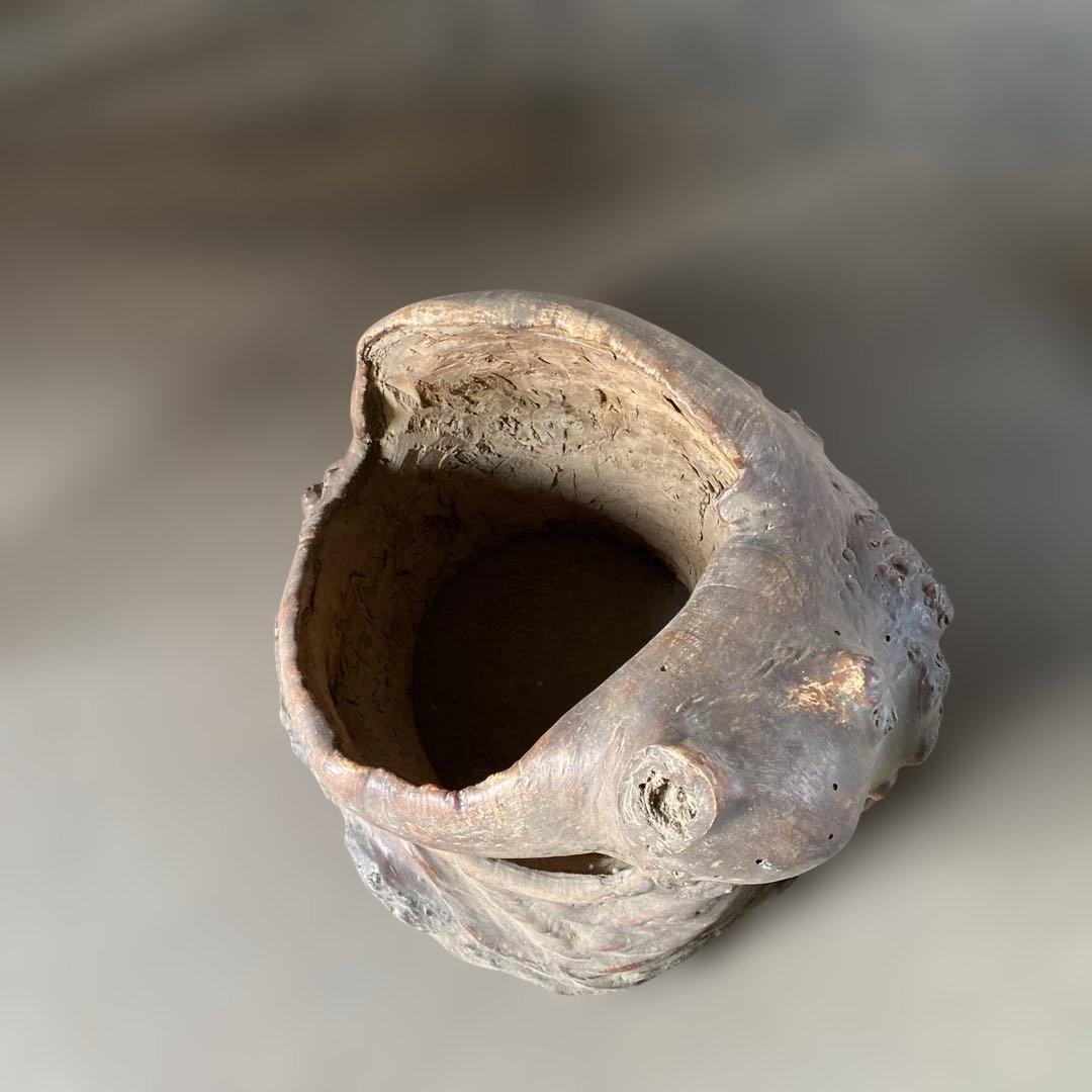 ユニークなデザインの置物