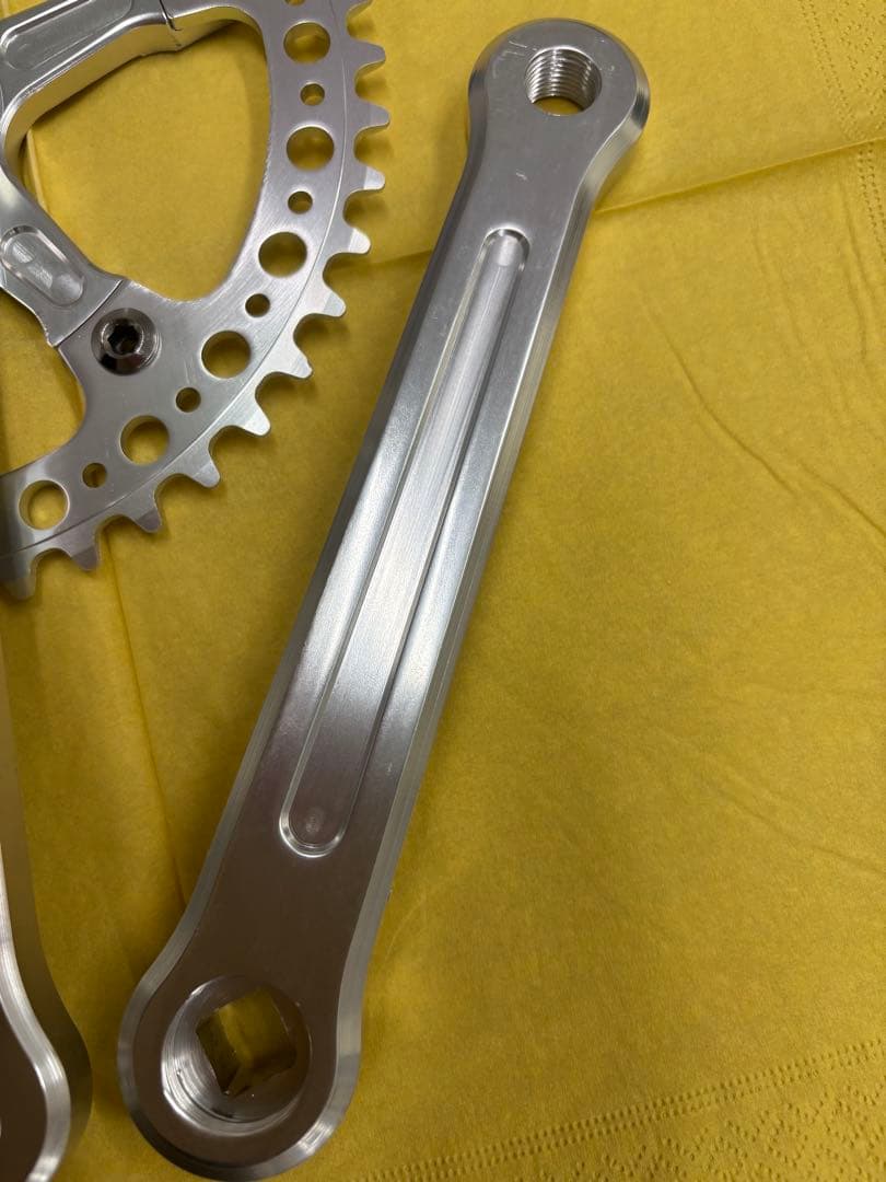 アルミ製シルバー クランクセット