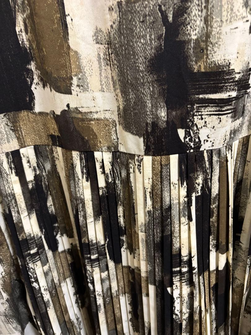 イアハピヨネ プリーツワンピース【SUM1 STYLE(スミ スタイル)】