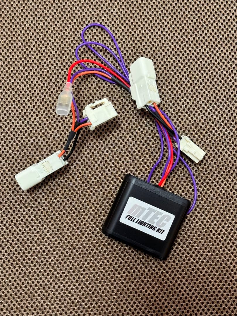 mtec 210クラウンアスリート後期　ブレーキ四灯火キット