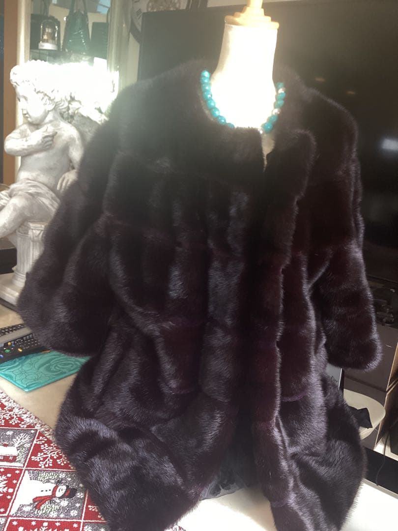 りりー❣️カシミヤフォックスファートリム大判マント　ポンチョ着丈83センチ