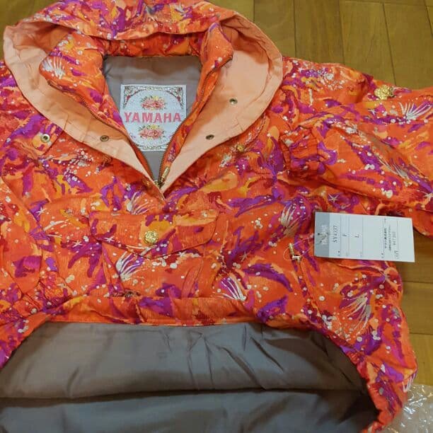 新品　ヤマハ　スキーウェア　上　※サロモン板もあり