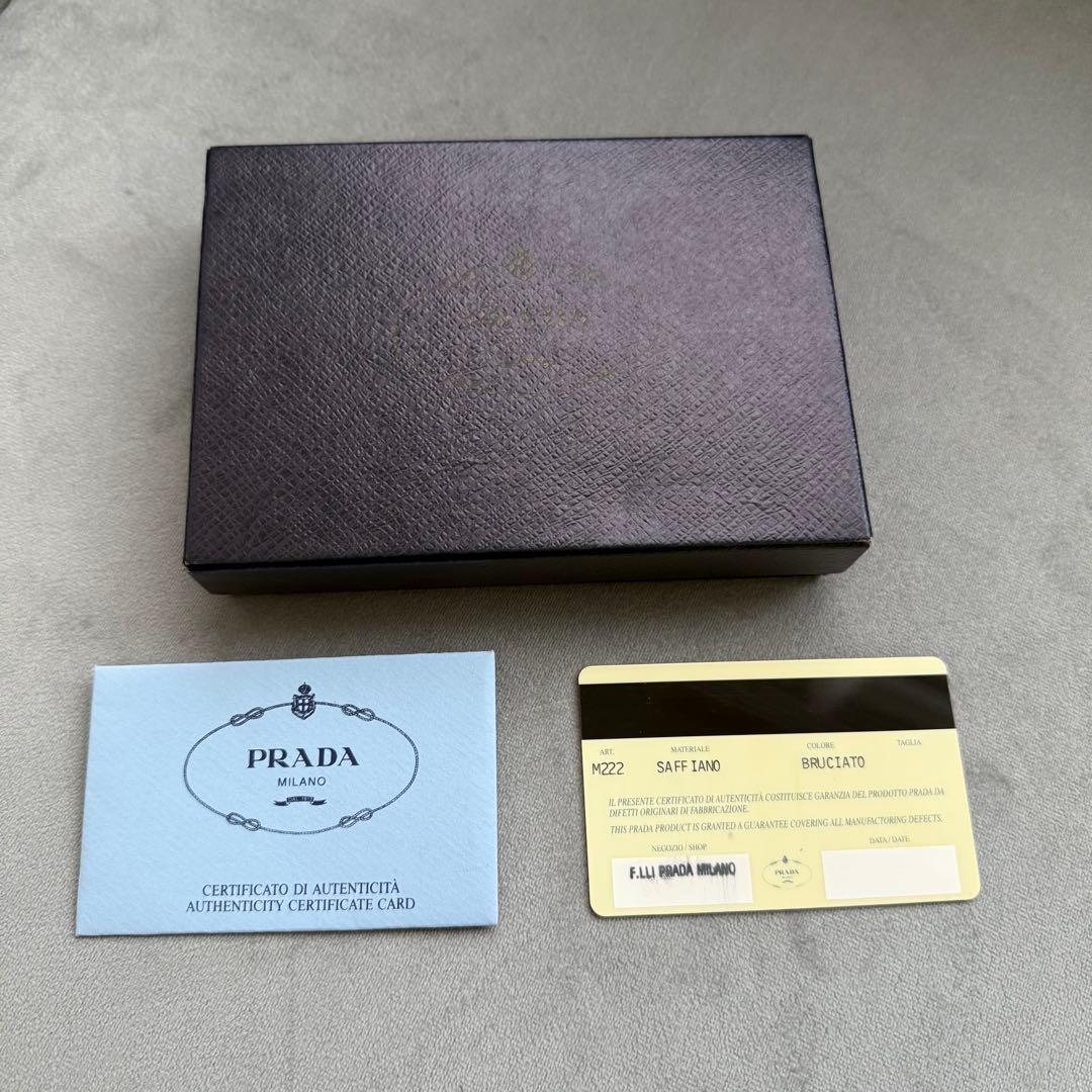 プラダ サフィアーノレザー キーケース ブラック 三角プレート 6連