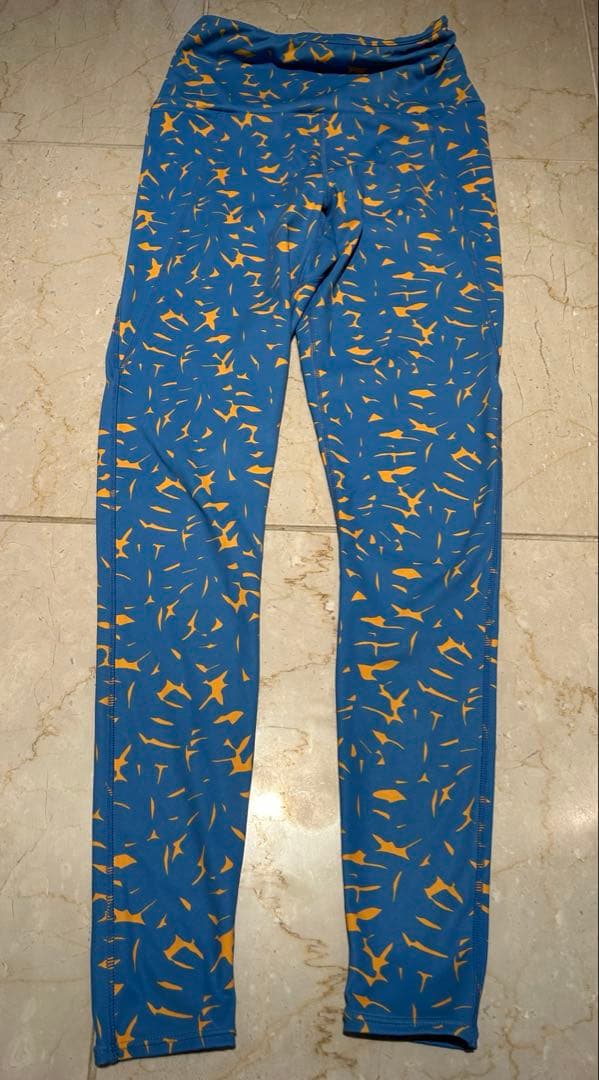 emmi yoga　ボタニカルアートプリント 上下　セットアップ