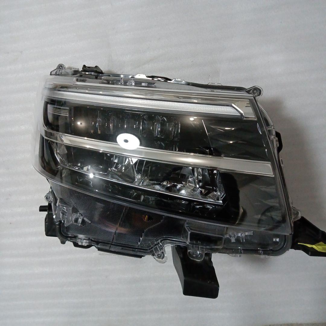 タントカスタム　LA650S 右ヘッドライト