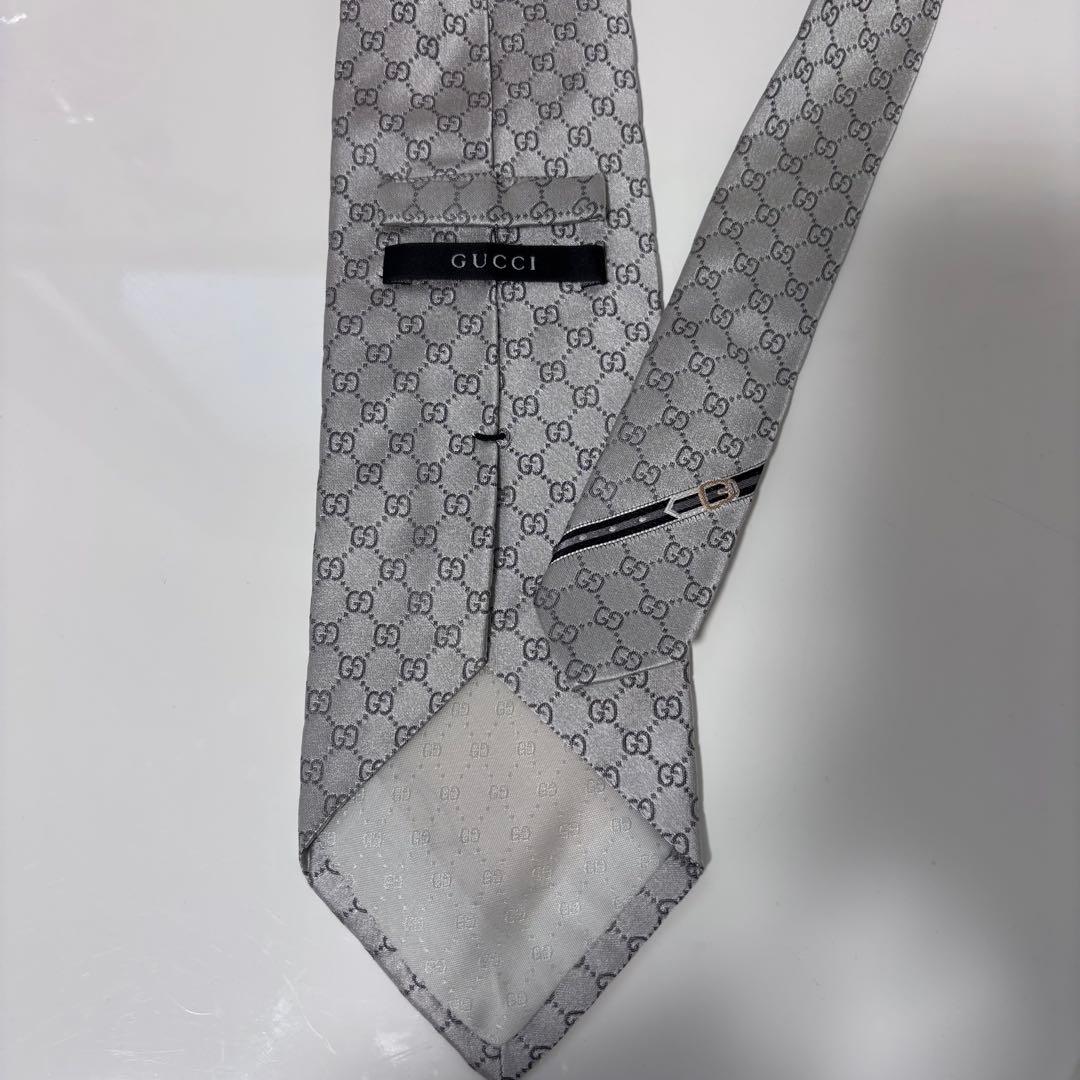 グッチ ネクタイ シルバー
