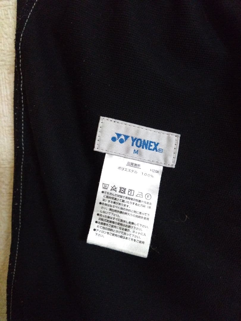 YONEXヨネックス前面ヨネックスロゴ入り 七分袖ハーフパンツ