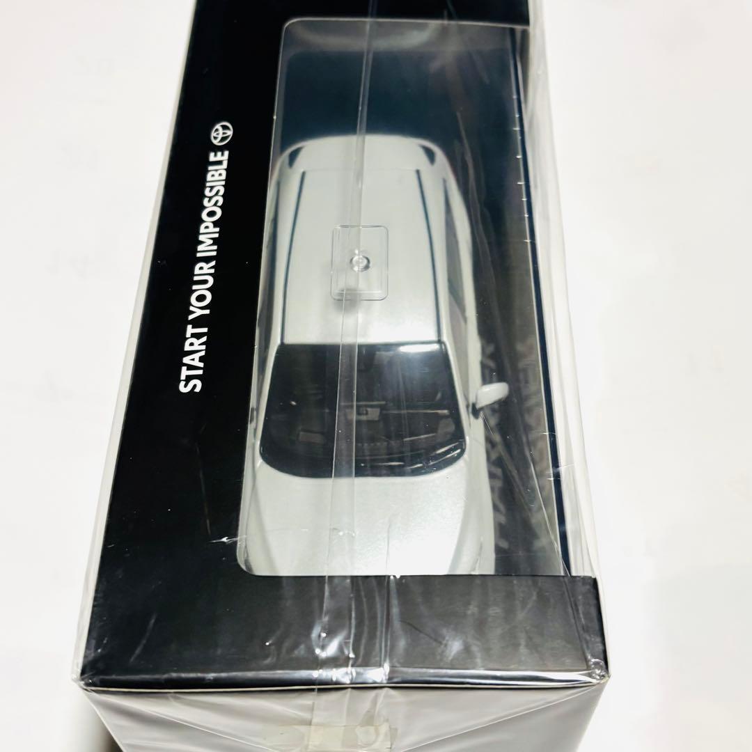 トヨタ ハリアー 1/30 ミニカー ホワイトパール 新品 未開封品