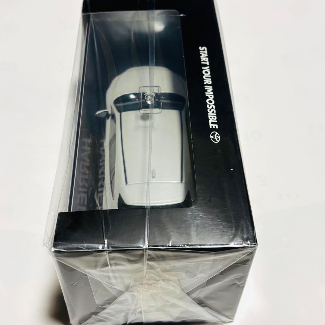 トヨタ ハリアー 1/30 ミニカー ホワイトパール 新品 未開封品