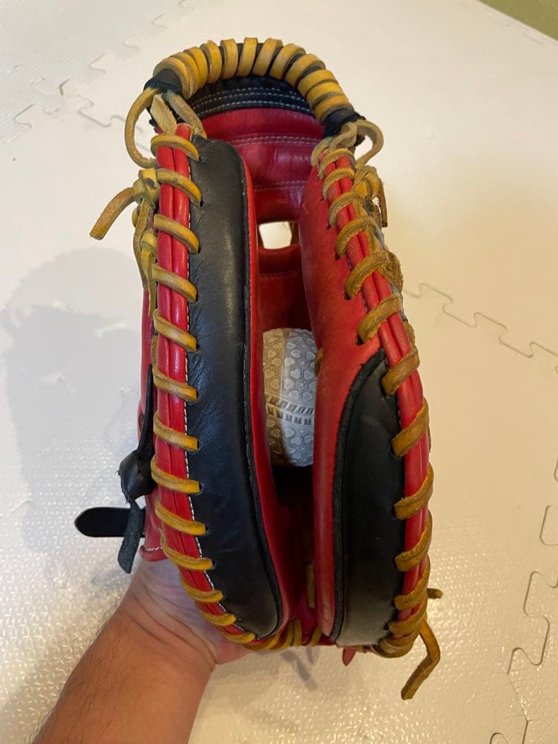 ハタケヤマ　キャッチャーミット　伊藤光モデル 赤黒