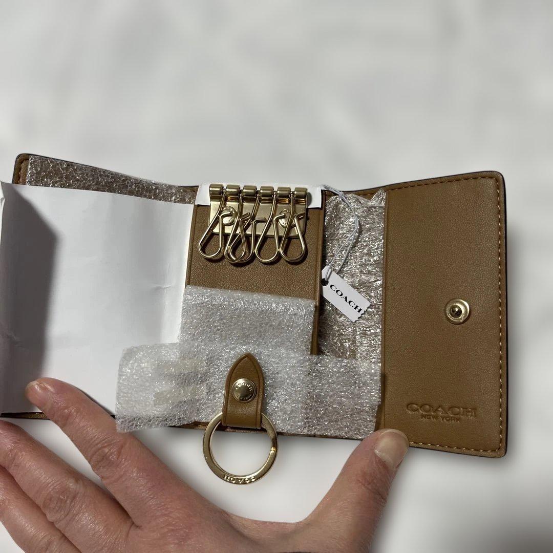 新品COACH 花柄 レザーキーケース