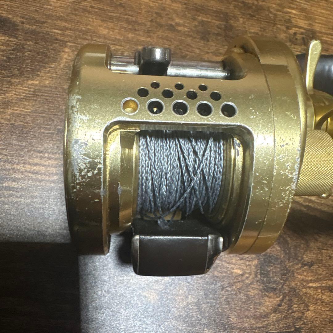 シマノ　ベイトリール　カルカッタコンクエスト200