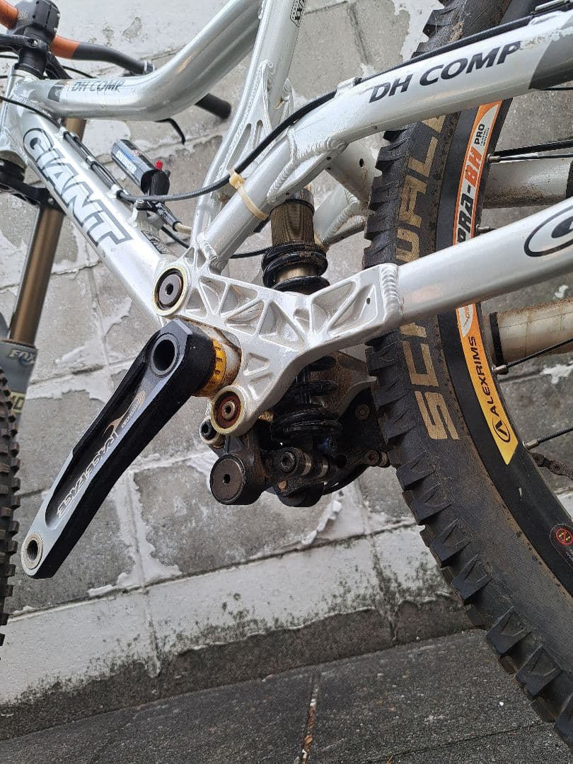 GIANT DH COMP FOX40フォーク Manitou SPVショック