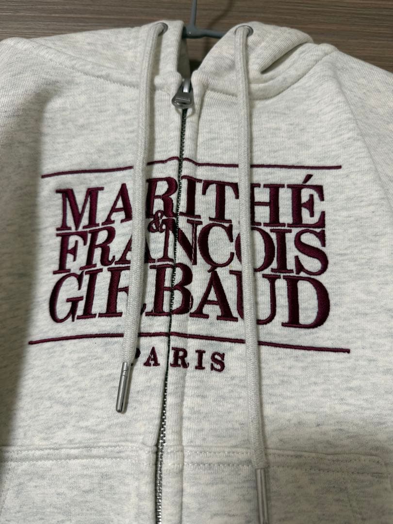 トップス W EMBROIDERY CLASSIC LOGO CROP HOODIE